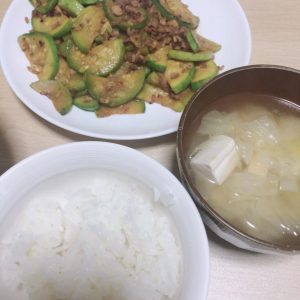 お月様の半分くらいの形のご飯